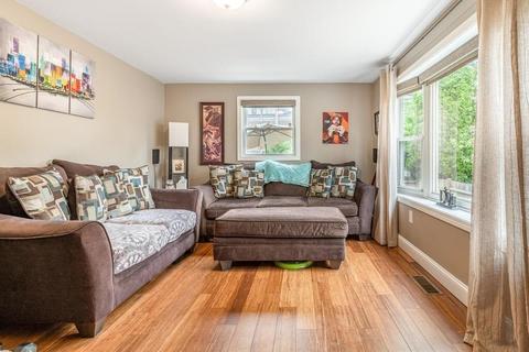 50 Simon St, Beverly, MA 01915 photo 4