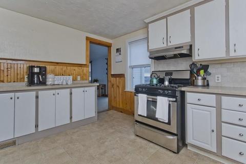 70 Powell Ave, Springfield, MA 01118 photo 4