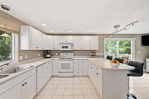 2 Stuart St, Swampscott, MA 01907 photo 8