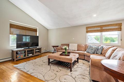 2 Stuart St, Swampscott, MA 01907 photo 4