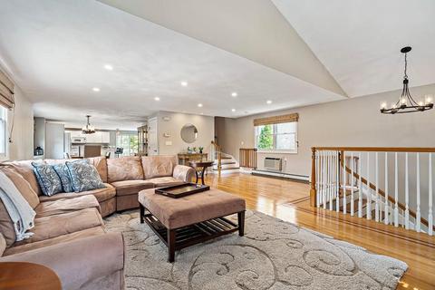 2 Stuart St, Swampscott, MA 01907 photo 5