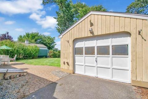 76 Surrey Rd, Springfield, MA 01118 photo 12