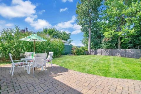 76 Surrey Rd, Springfield, MA 01118 photo 8