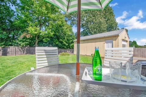 76 Surrey Rd, Springfield, MA 01118 photo 11