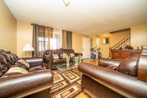 4 Franklin Sq #E, Randolph, MA 02368 photo 5