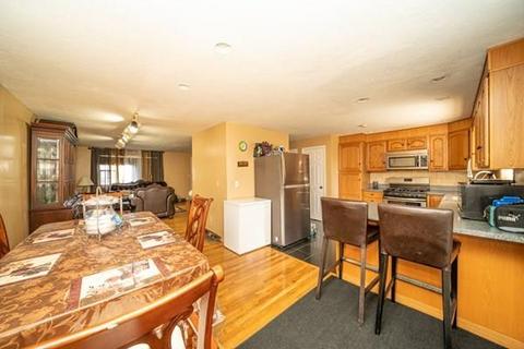 4 Franklin Sq #E, Randolph, MA 02368 photo 4