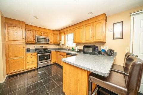 4 Franklin Sq #E, Randolph, MA 02368 photo 2