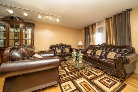 4 Franklin Sq #E, Randolph, MA 02368 photo 8