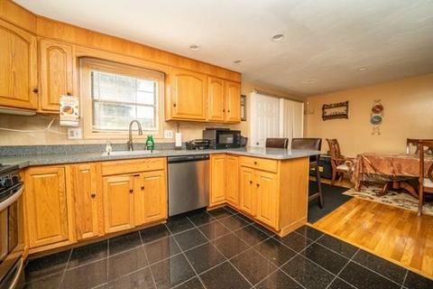 4 Franklin Sq #E, Randolph, MA 02368 photo 1