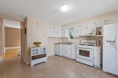 30 Bennett St, Hudson, MA 01749 photo 14