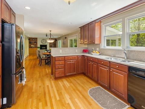 16 Spring Valley Rd, Worcester, MA 01609 photo 3