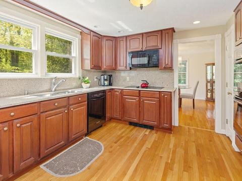 16 Spring Valley Rd, Worcester, MA 01609 photo 4