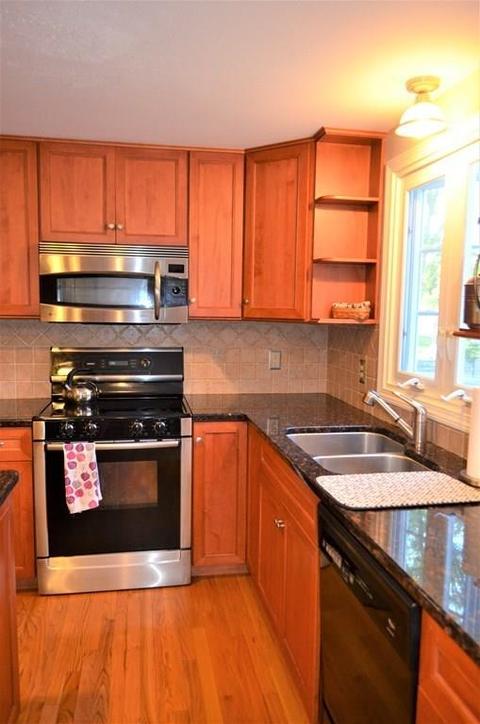 570 Maple St, Mansfield, MA 02048 photo 3