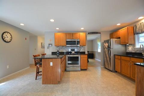 680 High St, Hanson, MA 02341 photo 6