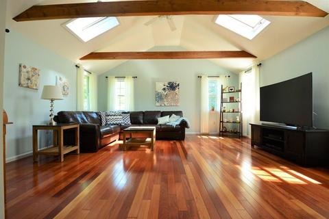 680 High St, Hanson, MA 02341 photo 4