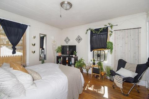 71 Governor St, Springfield, MA 01104 photo 13