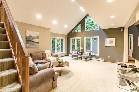 225 North St, Upton, MA 01568 photo 4