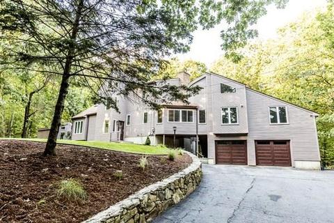 225 North St, Upton, MA 01568 photo 2