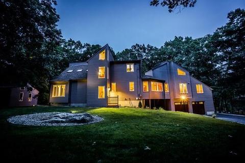225 North St, Upton, MA 01568 photo 1