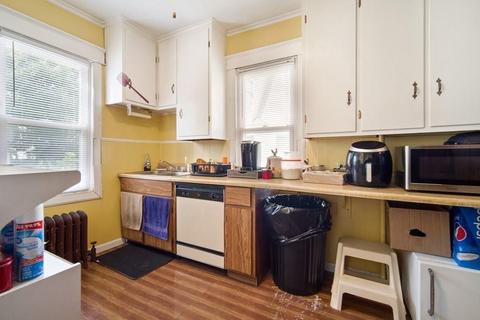 78 Phoenix Ter, Springfield, MA 01104 photo 8