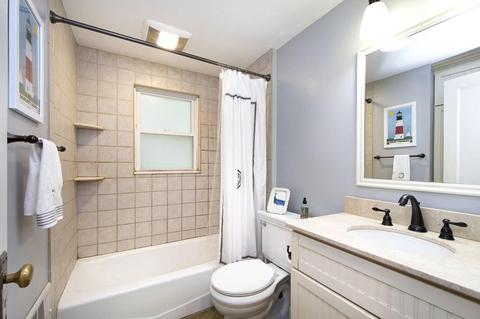 33 Beal St, Hingham, MA 02043 photo 4