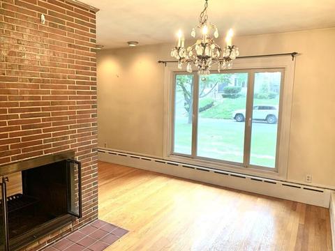81 Emerson St, Springfield, MA 01118 photo 6
