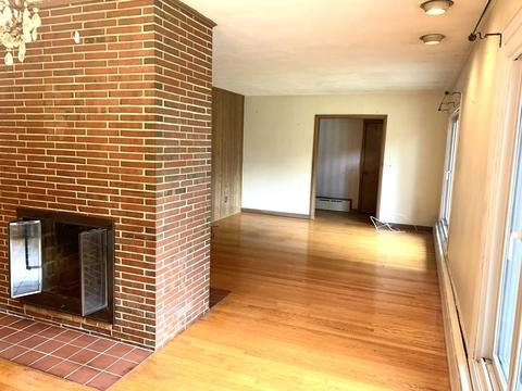 81 Emerson St, Springfield, MA 01118 photo 7