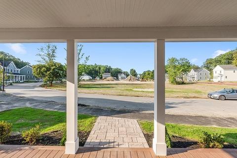 22 Bradley Cir, Devens, MA 01434 photo 3