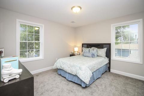 64 Ambrose St, Springfield, MA 01109 photo 16
