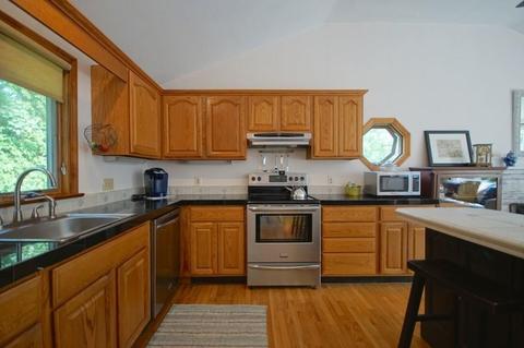 5 Vine St, Gloucester, MA 01930 photo 8