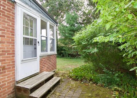 75 Macomber Ave, Springfield, MA 01119 photo 3