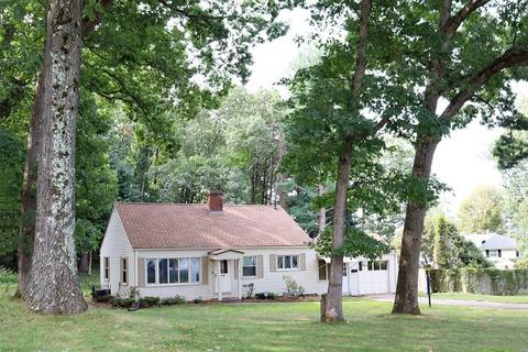 17 Overlook Dr, Springfield, MA 01118 photo 1