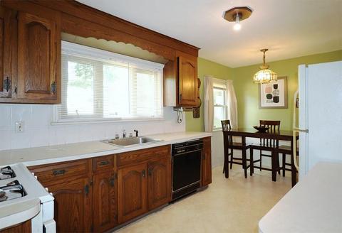17 Overlook Dr, Springfield, MA 01118 photo 4