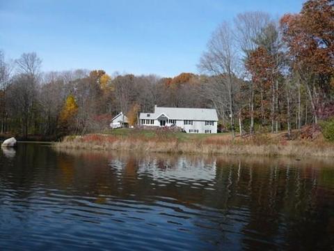 661 W Cherry St, Holyoke, MA 01040 photo 2