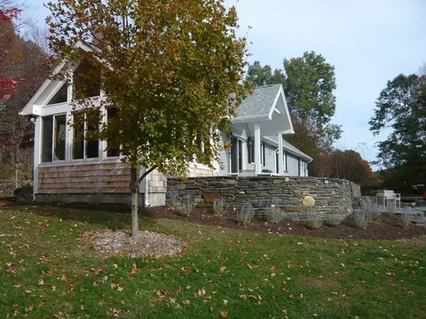661 W Cherry St, Holyoke, MA 01040 photo 1
