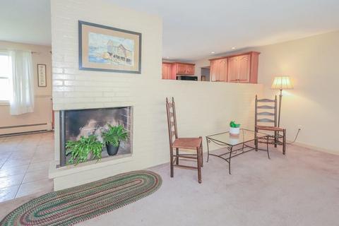 11 Exeter Rd, Beverly, MA 01915 photo 2