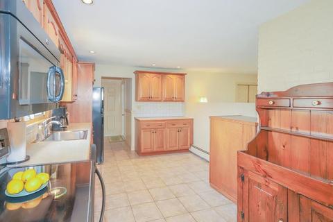 11 Exeter Rd, Beverly, MA 01915 photo 5