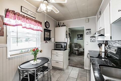 18 Cuff Ave, Springfield, MA 01104 photo 4