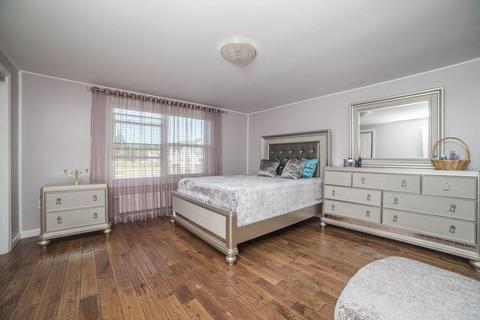 102 Winthrop St, Chicopee, MA 01020 photo 25