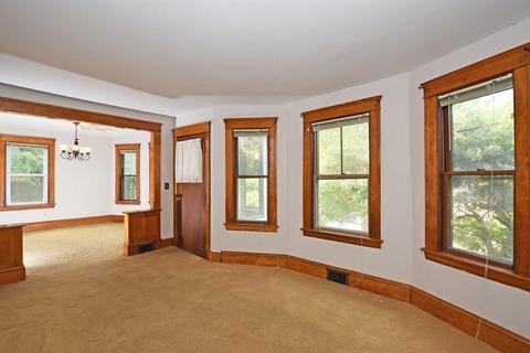 35 Standish St, Worcester, MA 01604 photo 2