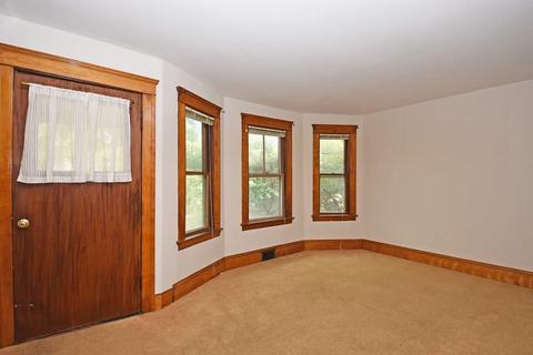 35 Standish St, Worcester, MA 01604 photo 3