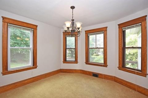 35 Standish St, Worcester, MA 01604 photo 6