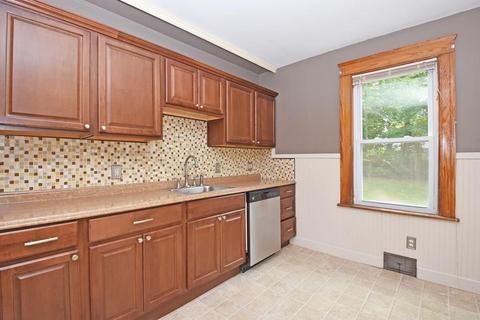 35 Standish St, Worcester, MA 01604 photo 10