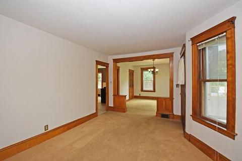 35 Standish St, Worcester, MA 01604 photo 4