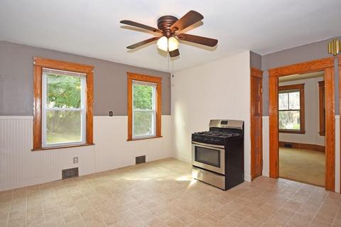 35 Standish St, Worcester, MA 01604 photo 11
