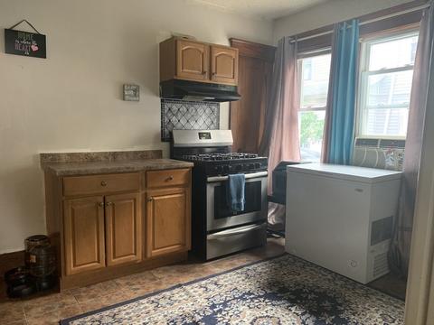 76 Somerset St, Springfield, MA 01108 photo 4