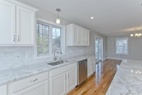 176 Barrington Dr, Springfield, MA 01129 photo 4
