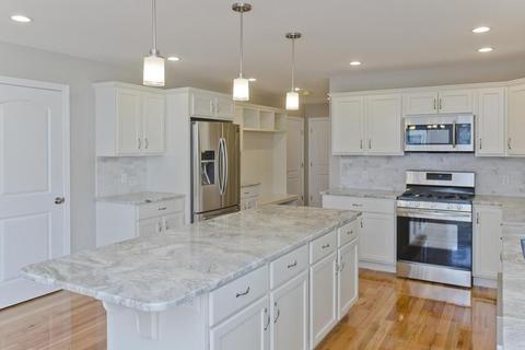 176 Barrington Dr, Springfield, MA 01129 photo 2