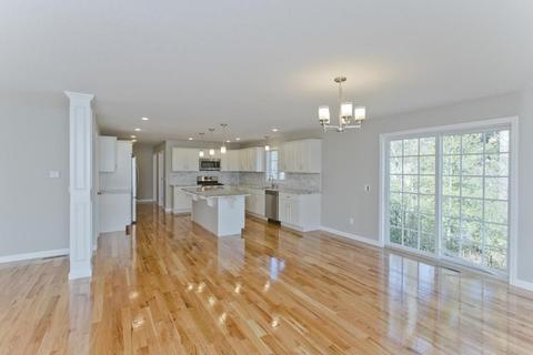 176 Barrington Dr, Springfield, MA 01129 photo 15