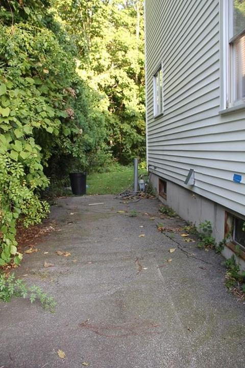 35 Vincent Cir, Worcester, MA 01604 photo 3